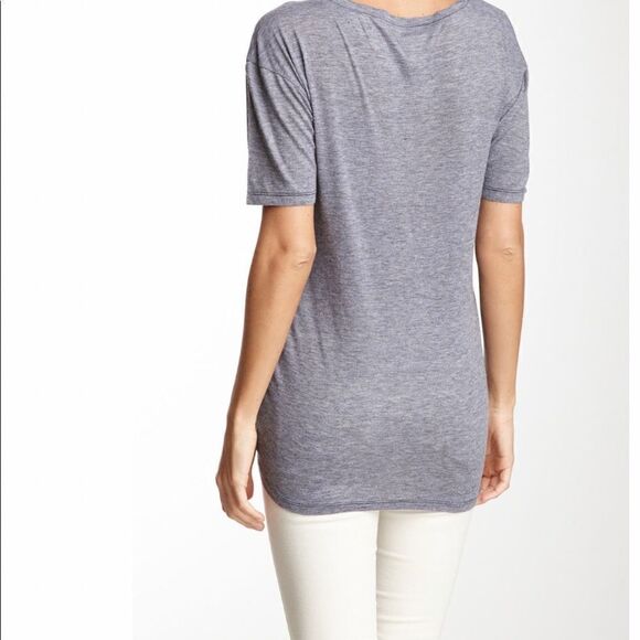 V-neck packet t-shirt - Picture 5 of 12